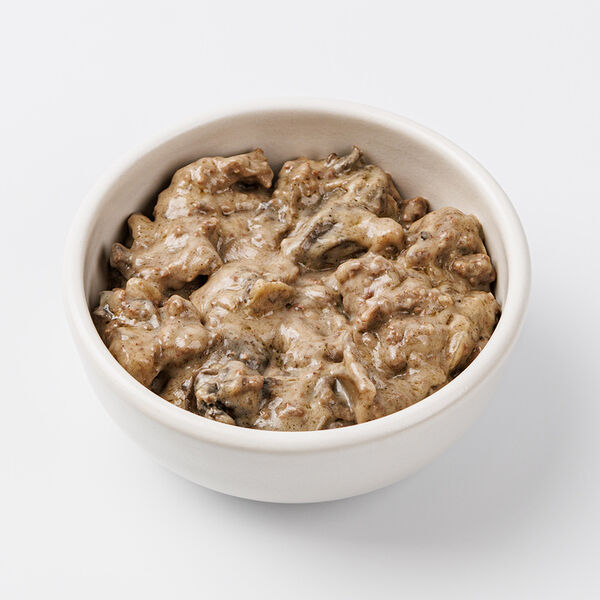 Печень говяжья по-строгановски с грибами 200 г