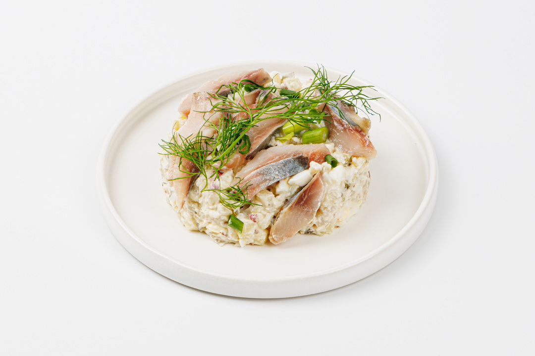 

Салат картофельный ВкусВилл с филе каспийской сельди залом, корнишонами и майонезным соусом 240 г