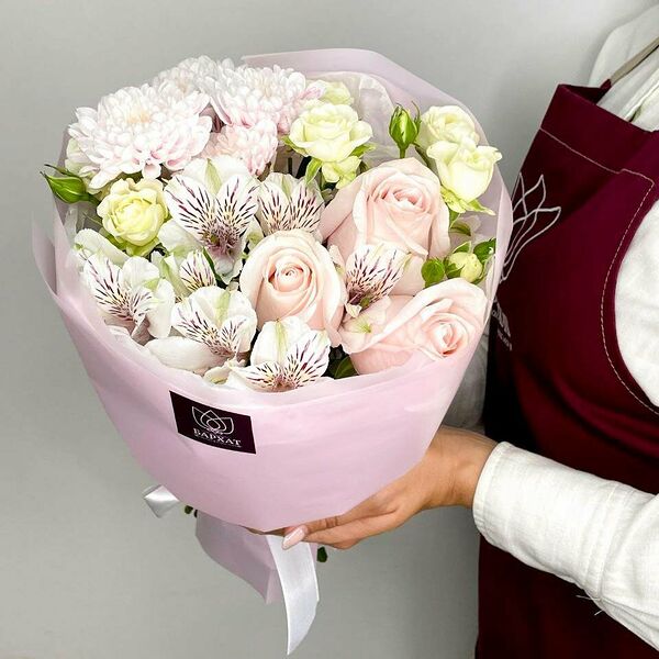 Букет из цветов, авторский букет из роз, альстромерий и хризантем Стелла 