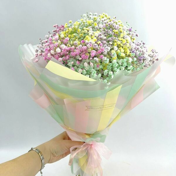 Гипсофила радужная в букете
