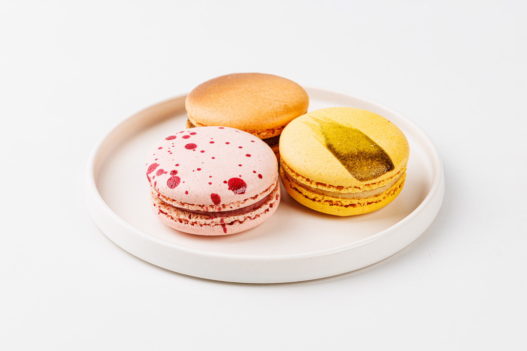 

Ассорти макарон ВкусВилл Мандарин, солёная карамель и малина 48 г