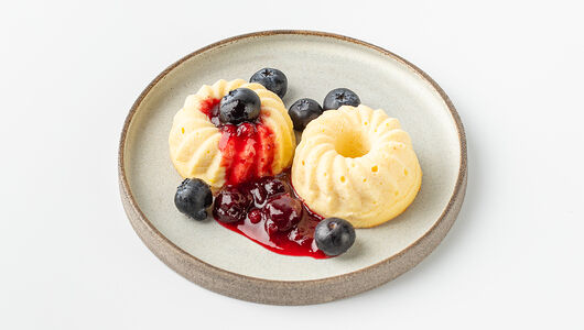 Лимонный рикотник с голубикой и брусничным джемом 165г