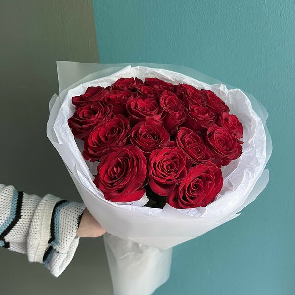19 красных роз.