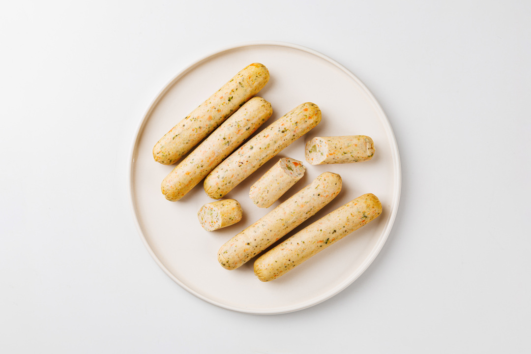 

Сосиски из индейки с брокколи и морковью