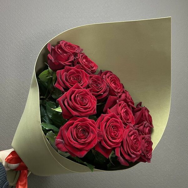 15 красных роз