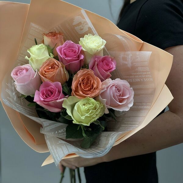 11 роз в оформлении