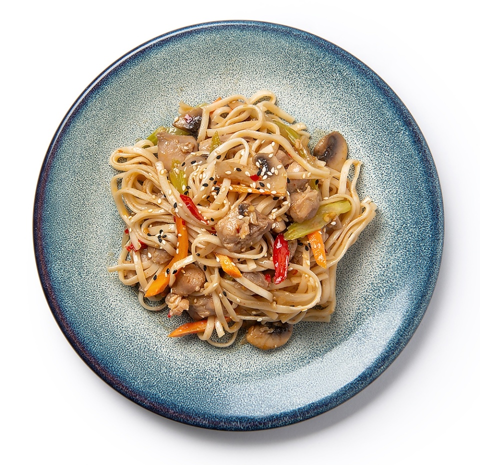 

Лапша Удон Азбука Вкуса с курицей овощами и шампиньонами в устричном соусе вес