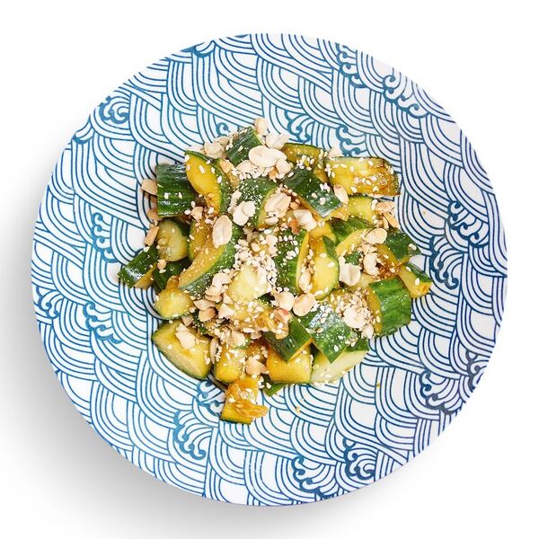 Битый огурец с арахисом