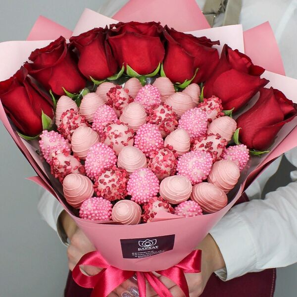 Букет с клубникой в шоколаде Афина