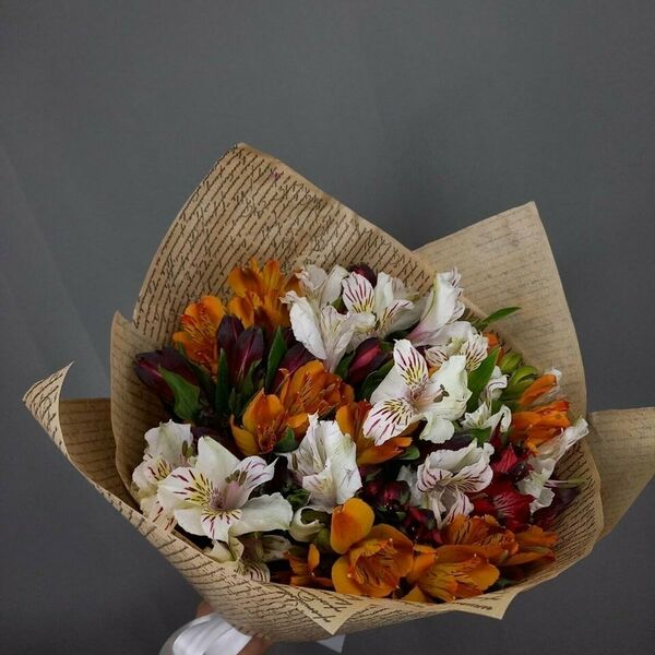 Букет из 15 альстромерий микс