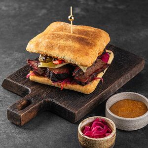 Сэндвич с брискетом