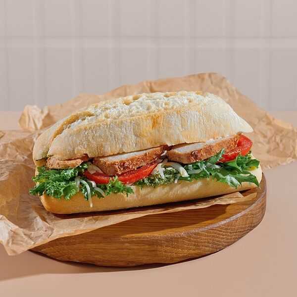 Сэндвич с куриным филе Барбекю и соусом Песто