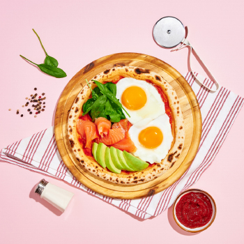 

Пицца breakfast с яичницей, авокадо и ломтиками сёмги собственного посола 420 г