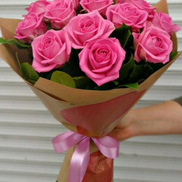 15 розовых роз