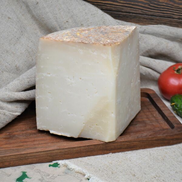 Сыр Чеддер козий выдержка 24 мес на развес