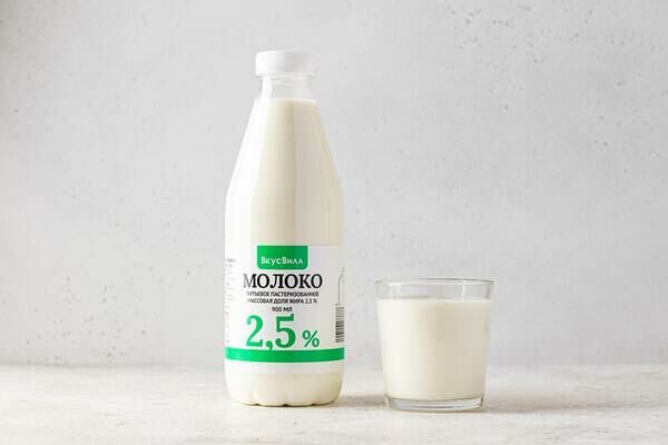 Молоко 2,5% в бутылке