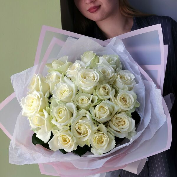 Букет из 21 белой розы