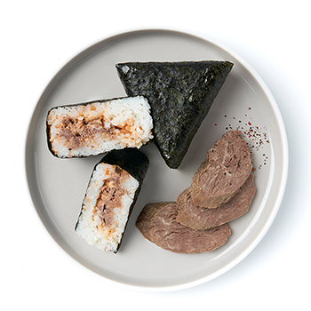 

Онигири Уже Готово с говядиной в имбирном соусе 110 г