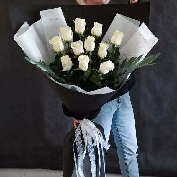 Букет гигант из 11 белых роз