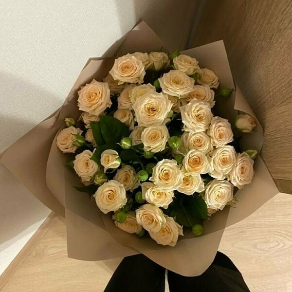 Букет из кремовый роз