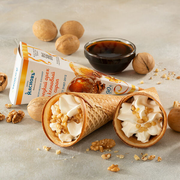 Мороженое пломбир с грецким орехом и кленовым сиропом 15% в сахарном рожке ГОСТ МясновЪ Ферма