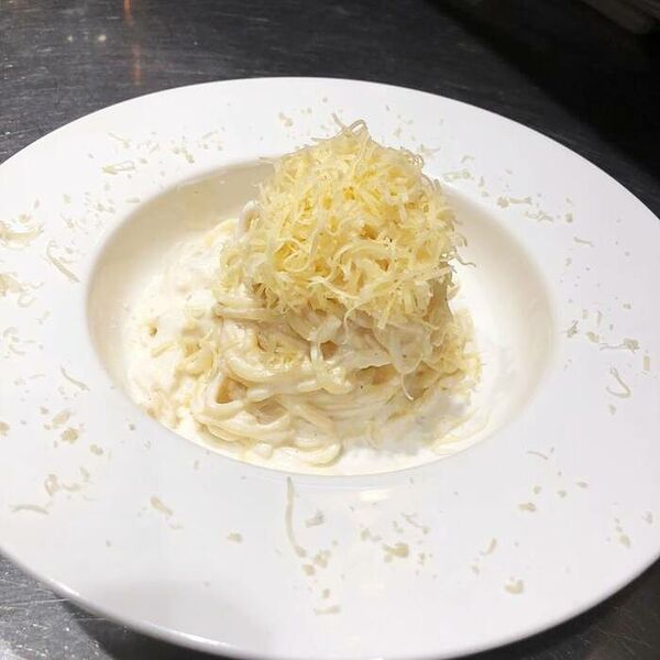 Спагетти в сливочном соусе с пармезаном