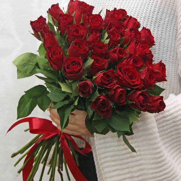 Букет из 35 красных роз 35-40 см (Кения) под ленту
