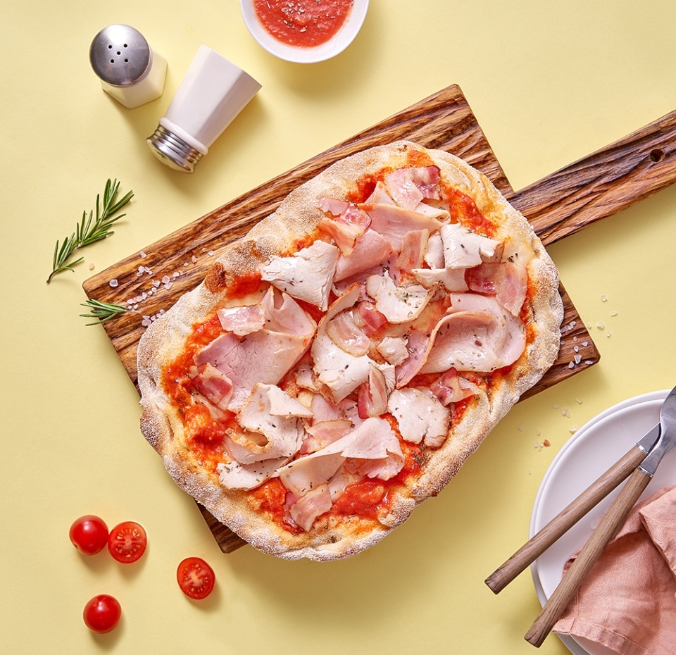 

Римская пицца Мясная с томатным соусом и моцареллой 420 г