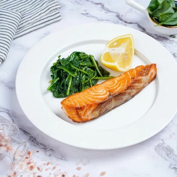 Лосось со шпинатом
