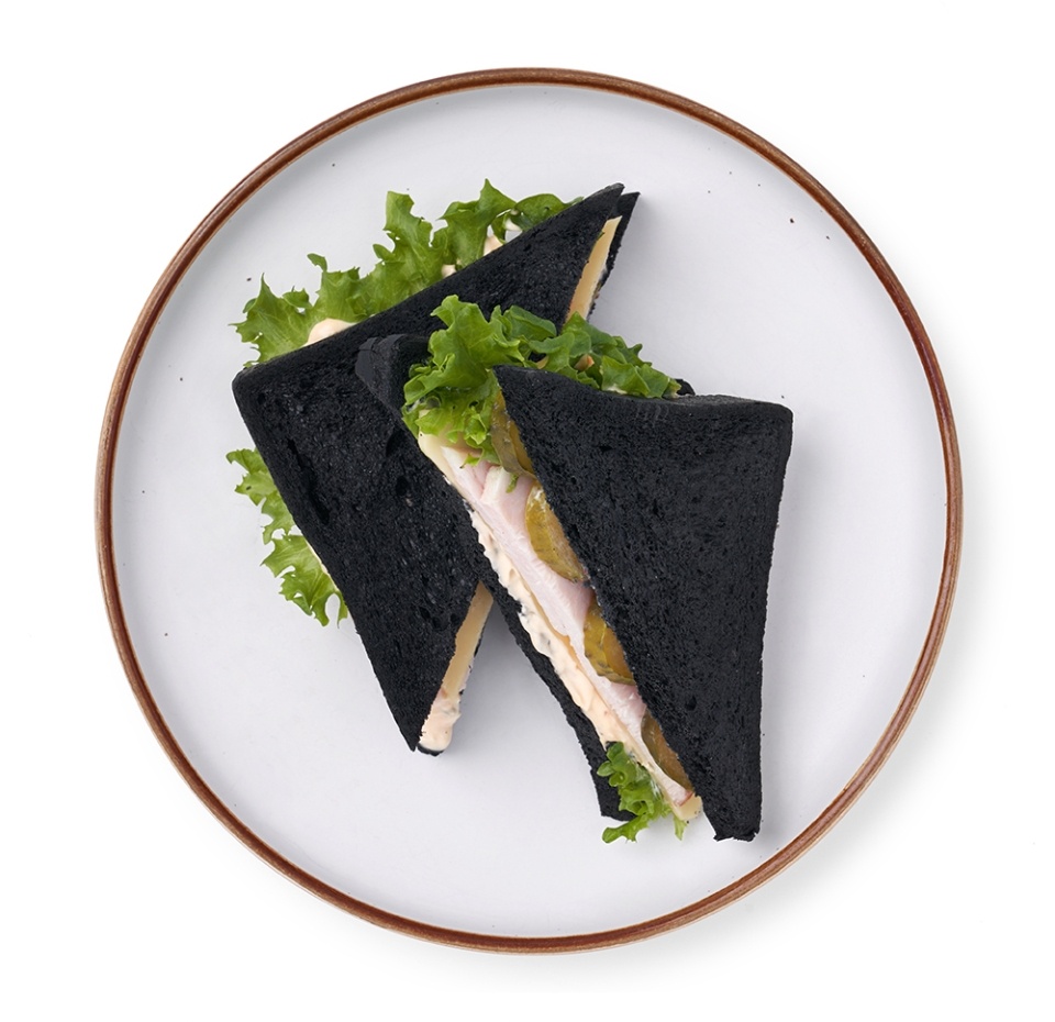 

Клаб-сэндвич Уже Готово на угольном хлебе с индейкой и пикантным соусом 230 г