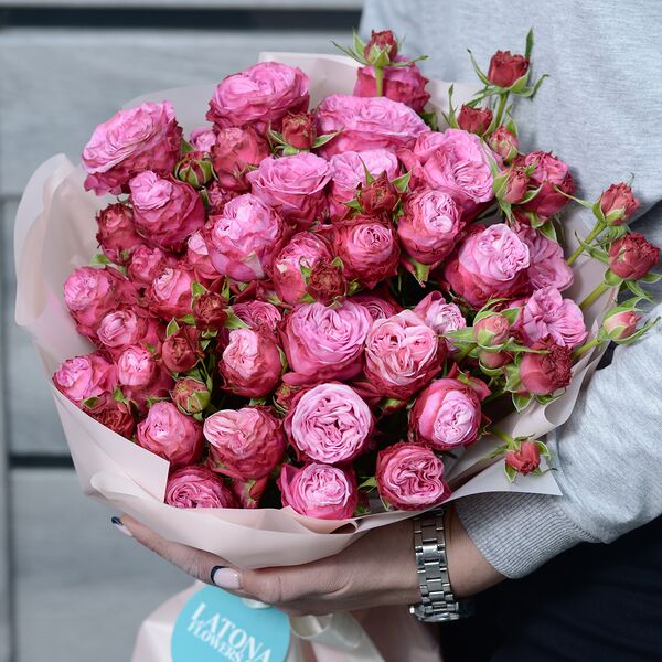 Шакира букет пионовидные розы