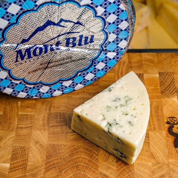 Сыр Mont Blu, мягкий, 50%, Бобровский сыродельный завод, 300 г