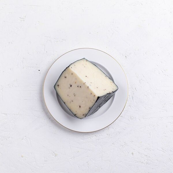 Сыр полутвёрдый Совье козий с трюфелем