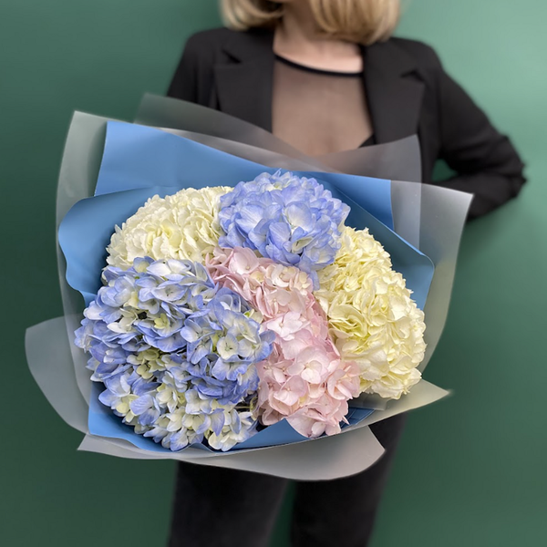 Букет цветов из 5 гортензий