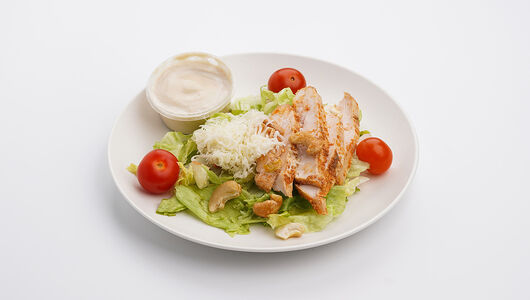 Салат Цезарь с курицей