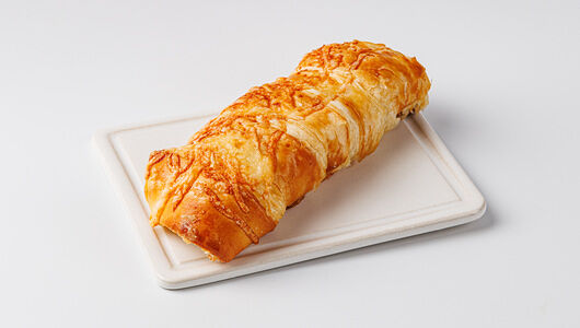 Сосиска в слоеном тесте с сыром и горчицей