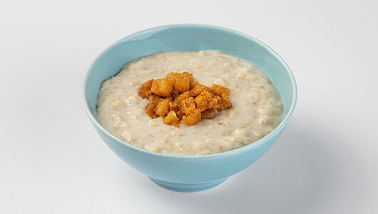 Каша овсяная молочная с яблоком и корицей