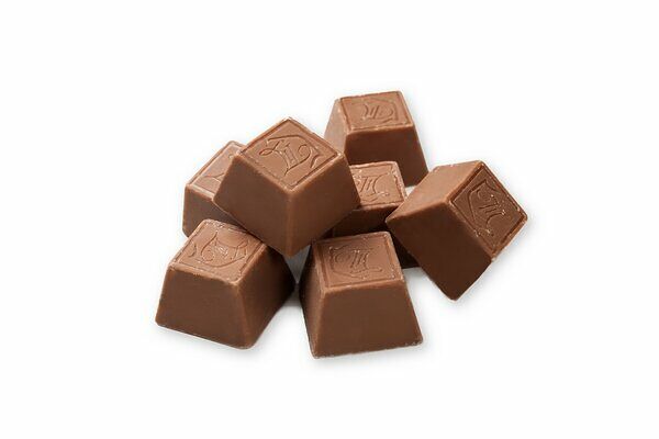 Шоколад молочный с клубникой, вес