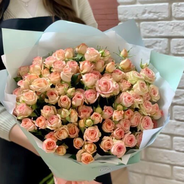 Кустовые розовые розы