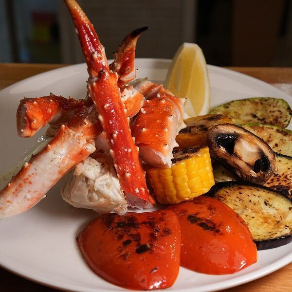 Камчатский краб на гриле или на пару с овощами гриль