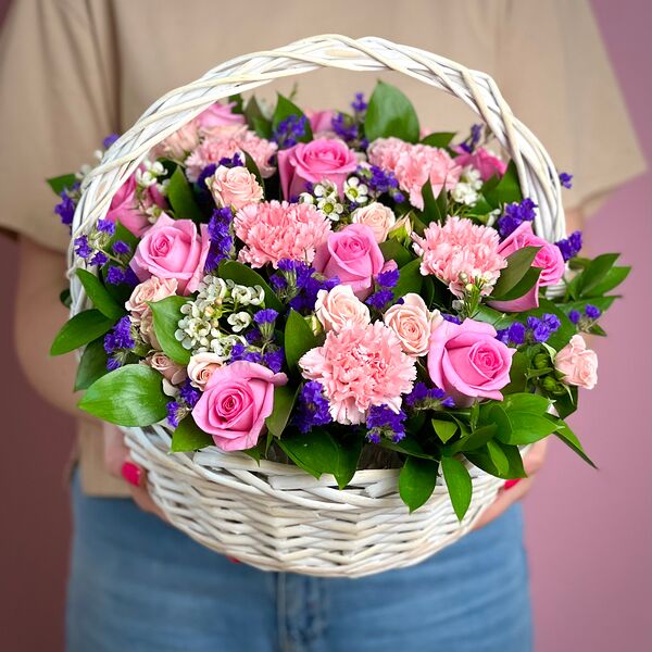 Корзина с розами Барби