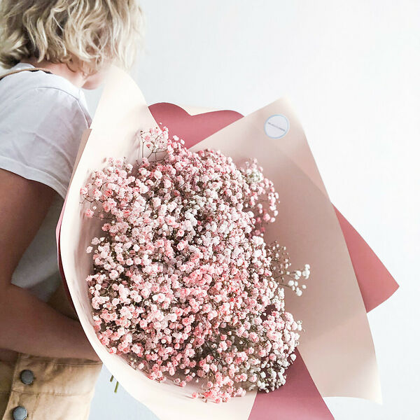 Персиковый букет из гипсофилы