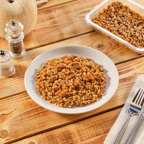 Томленое мясо Рестория Шеф с гречневой кашей 250г