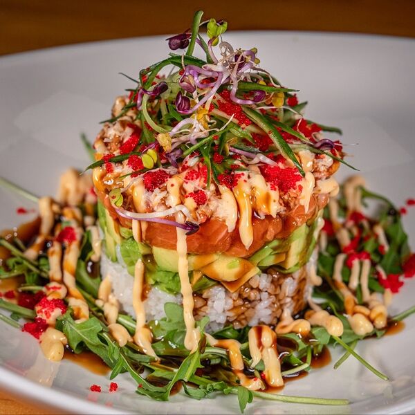 Салат Пирамида c камчатским крабом и лососем