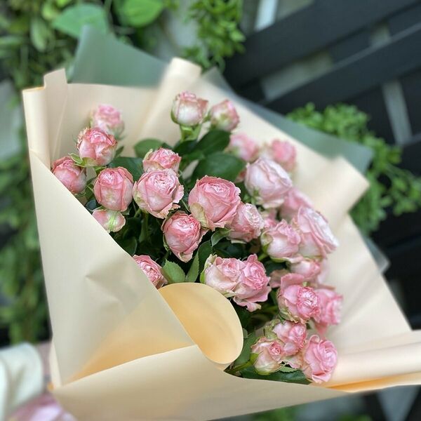 Букет из кустовых роз