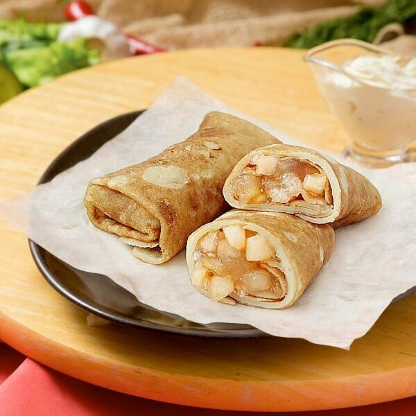 Блинчики с яблоком и корицей