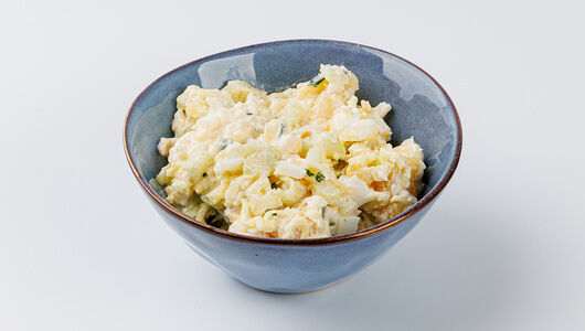 Салат с курицей, ананасами и сельдереем, 155 грамм