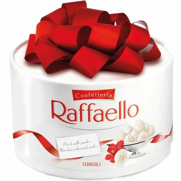 Конфеты Raffaello с цельным миндальным орехом в кокосовой обсыпке