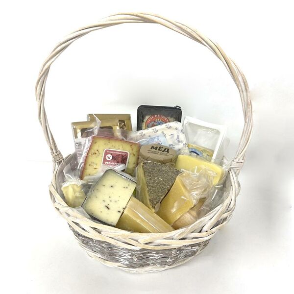 Подарочная корзина сырная