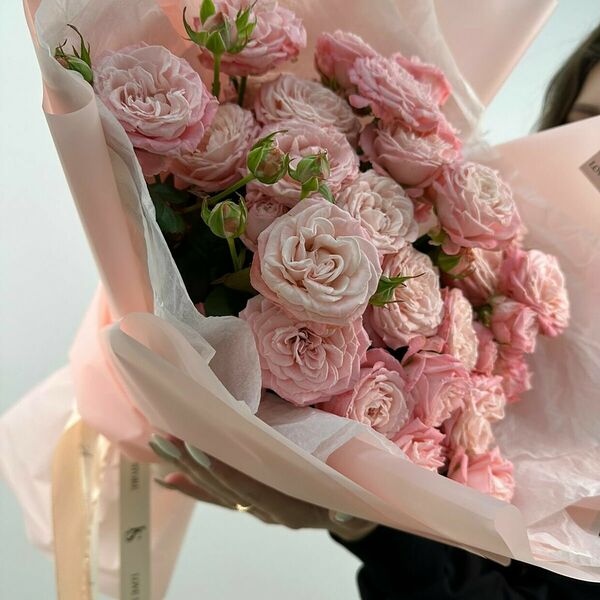 Нежный букет из кустовой розы